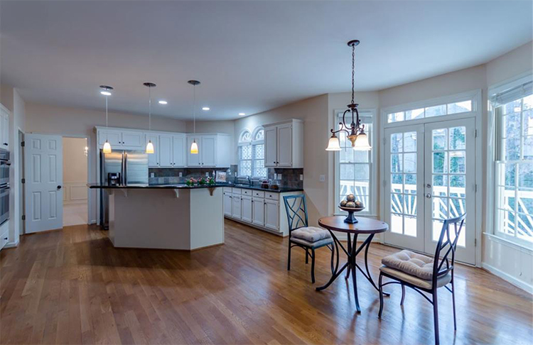 kitchen breakfast area overlooking back yard.jpg