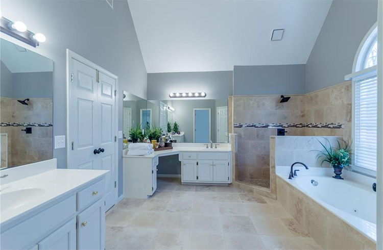 master bathroom 2.jpg